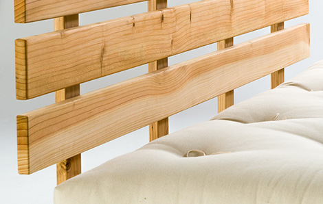 Letto in legno artigianale Sambuco in cedro